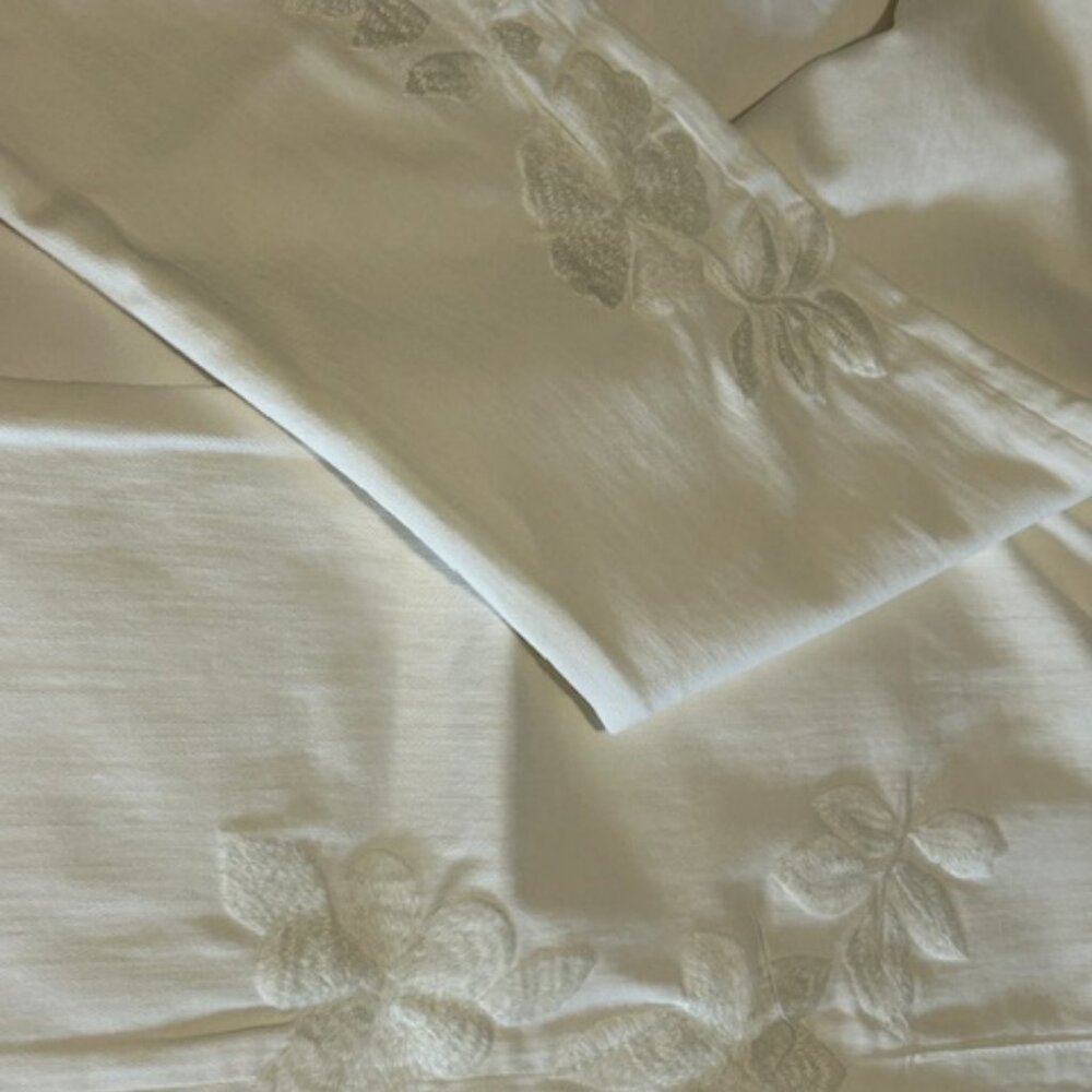 Cabi Slim Boyfriend Jeans. Never worn.  Excellent condition. Size 2